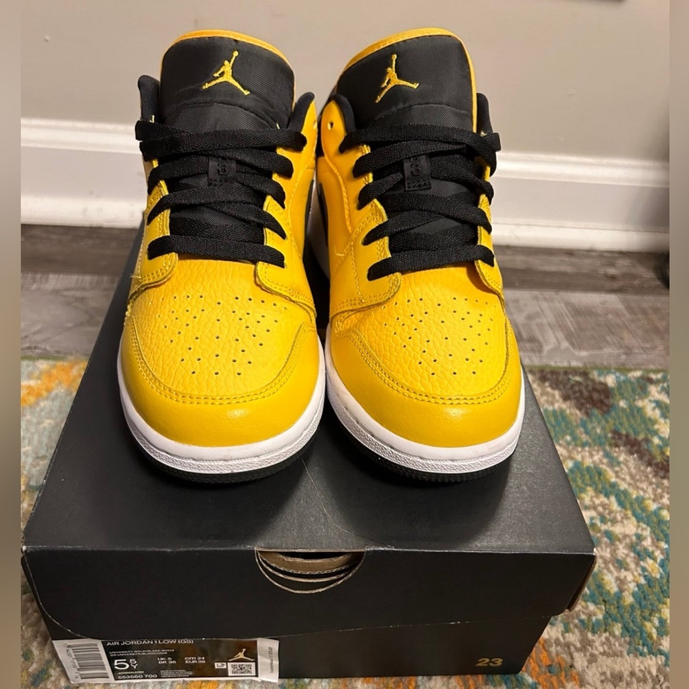 Jordan 1 low university gold boys 5.5 women 7